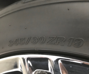 Tire sidewall containing size